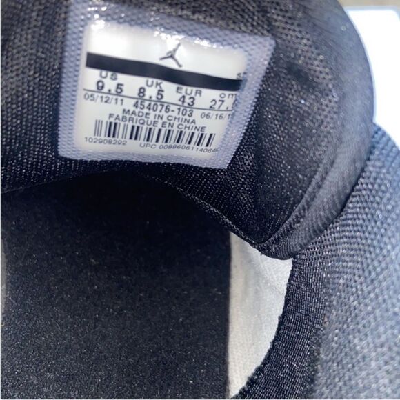 Nike Jordan 454076-103
Men's Classic White and Black Sneakers Size 9.5 US - Picture 8 of 12